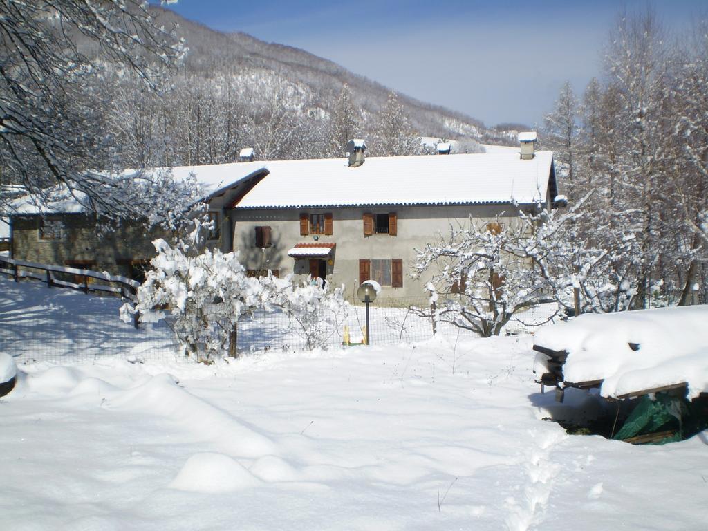 I 3 Porcellini Guest House กูติญาโน ภายนอก รูปภาพ